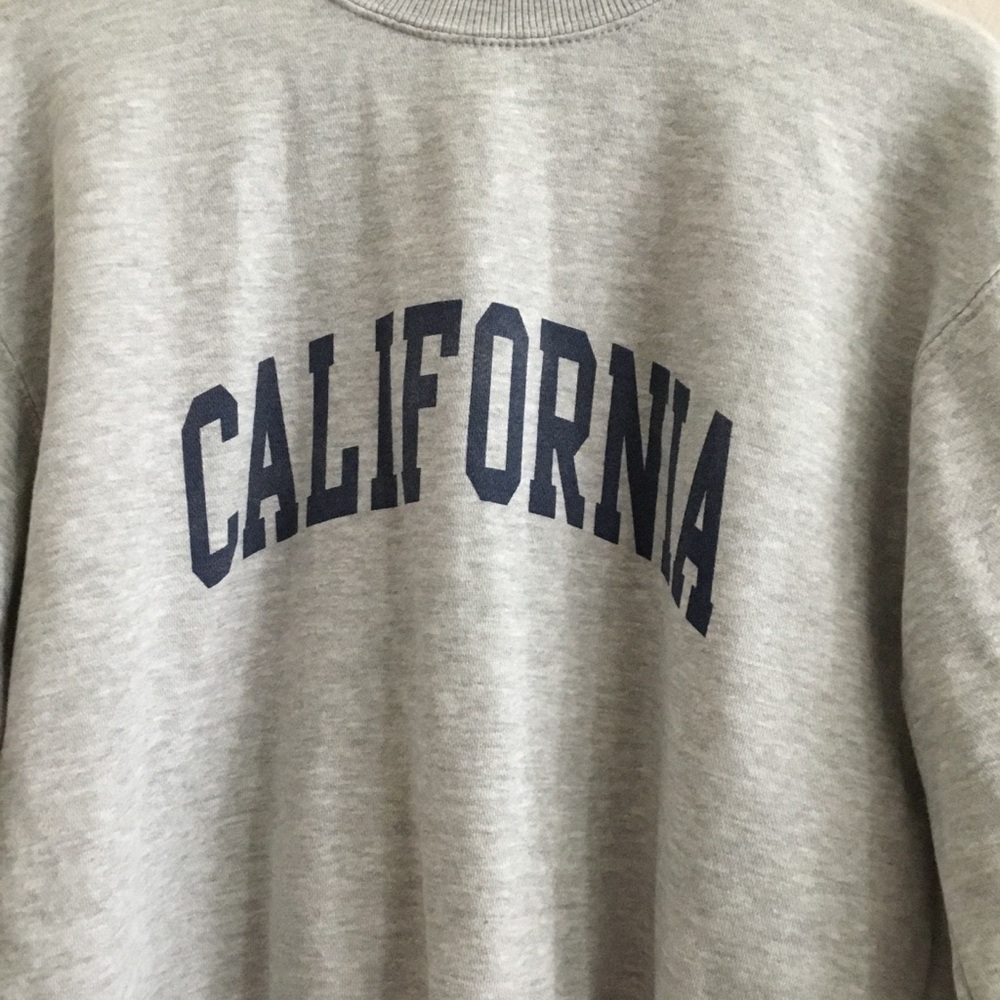 Brandy Melville California Sweater - Picture 2 of 3